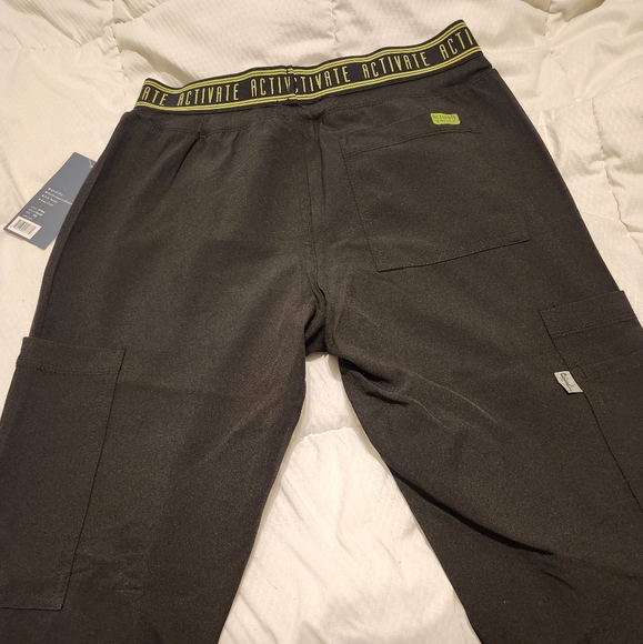 Med Couture Women's Activate Collection Flow Cargo Pants Size XS Black - Picture 3 of 4